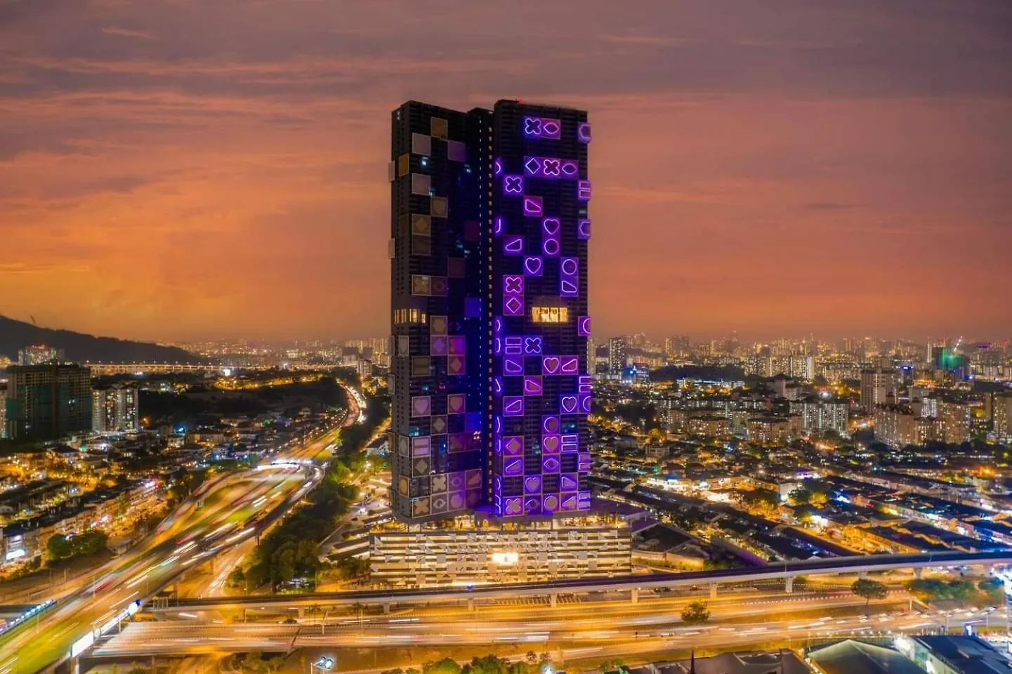 Arte Cheras, Kuala Lumpur 3 Room X 8 Pax Klcc Nice View Karaoke With Bathtub 0*,  Malaysia